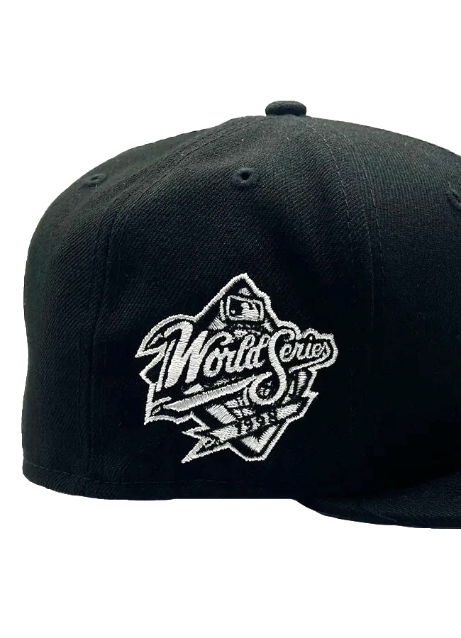 New Era Mens MLB New York Yankees Side Patch World Series 1998 59FIFTY Fitted Hat 60291309 Black, Grey Undervisor 7 3/8